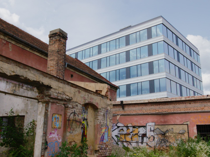 The Space surveillance center by Innovis guards the construction site of Skanska